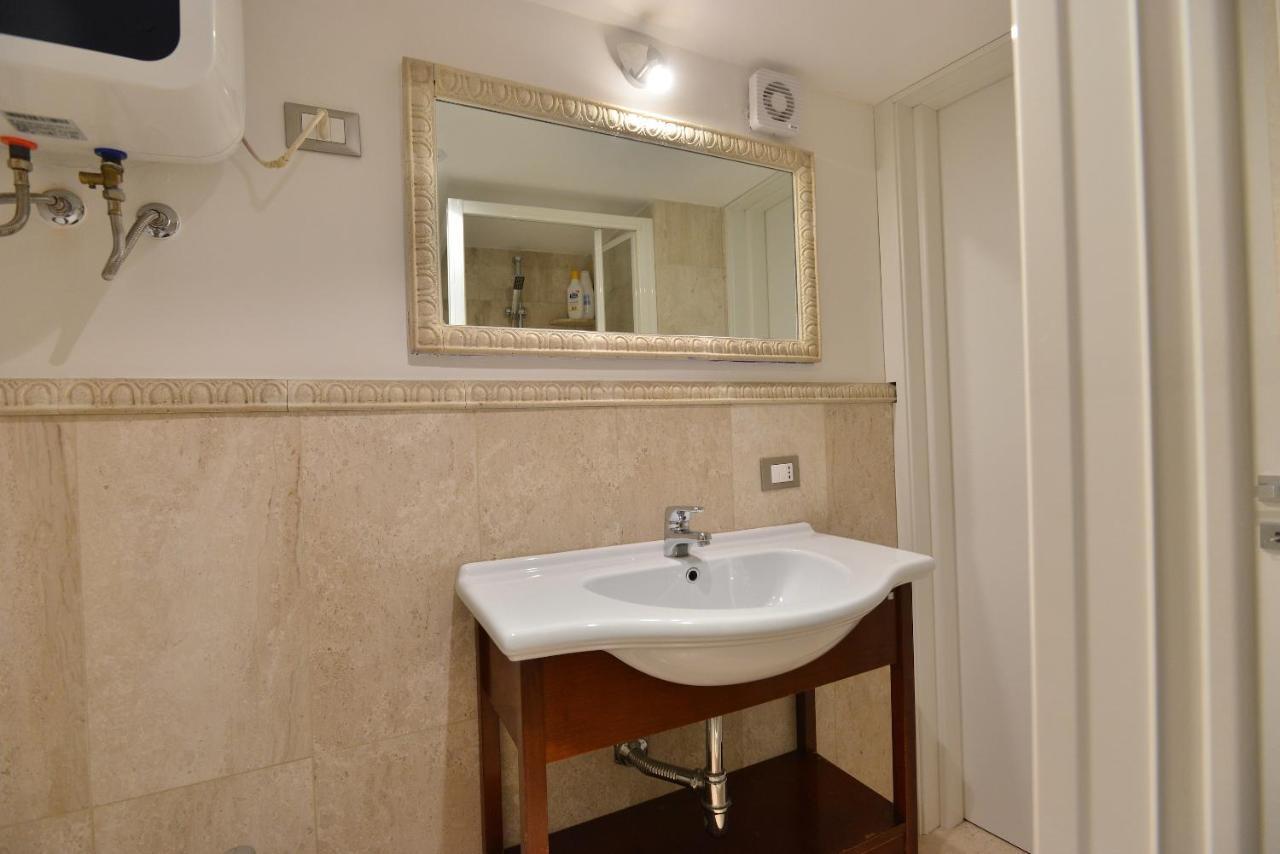 Izzhome City Center Cozy Cagliari Buitenkant foto