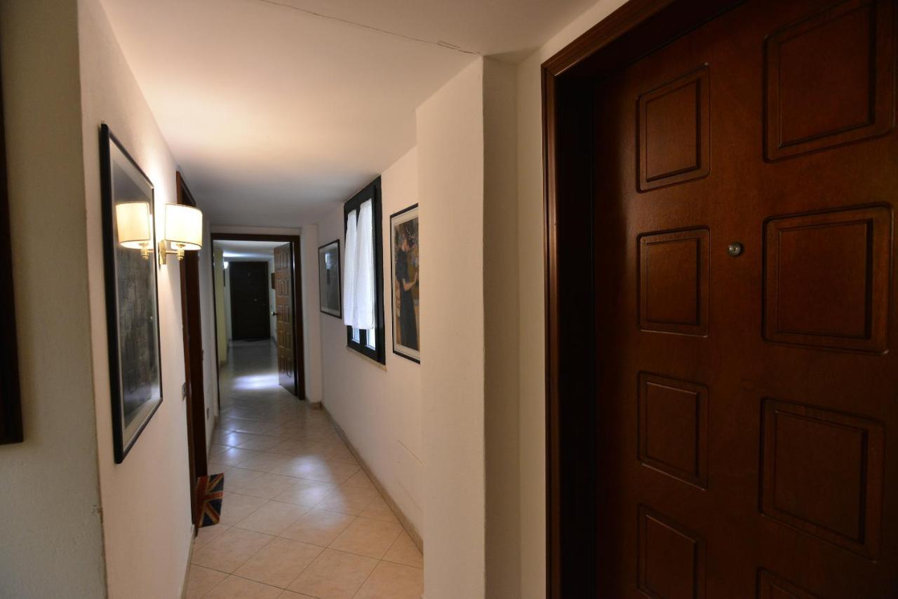 Izzhome City Center Cozy Cagliari Buitenkant foto